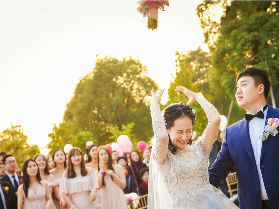 婚礼主持+化妆+拍照+录像+场地布置+音乐督导