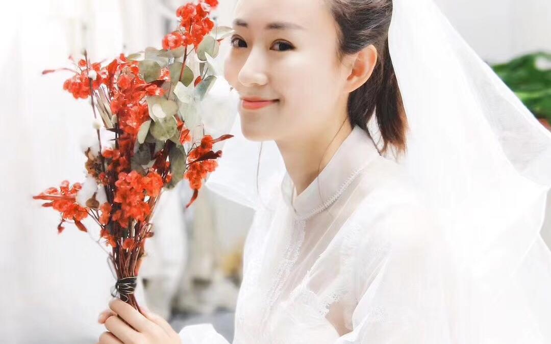 精致中式复古领灯笼袖白纱