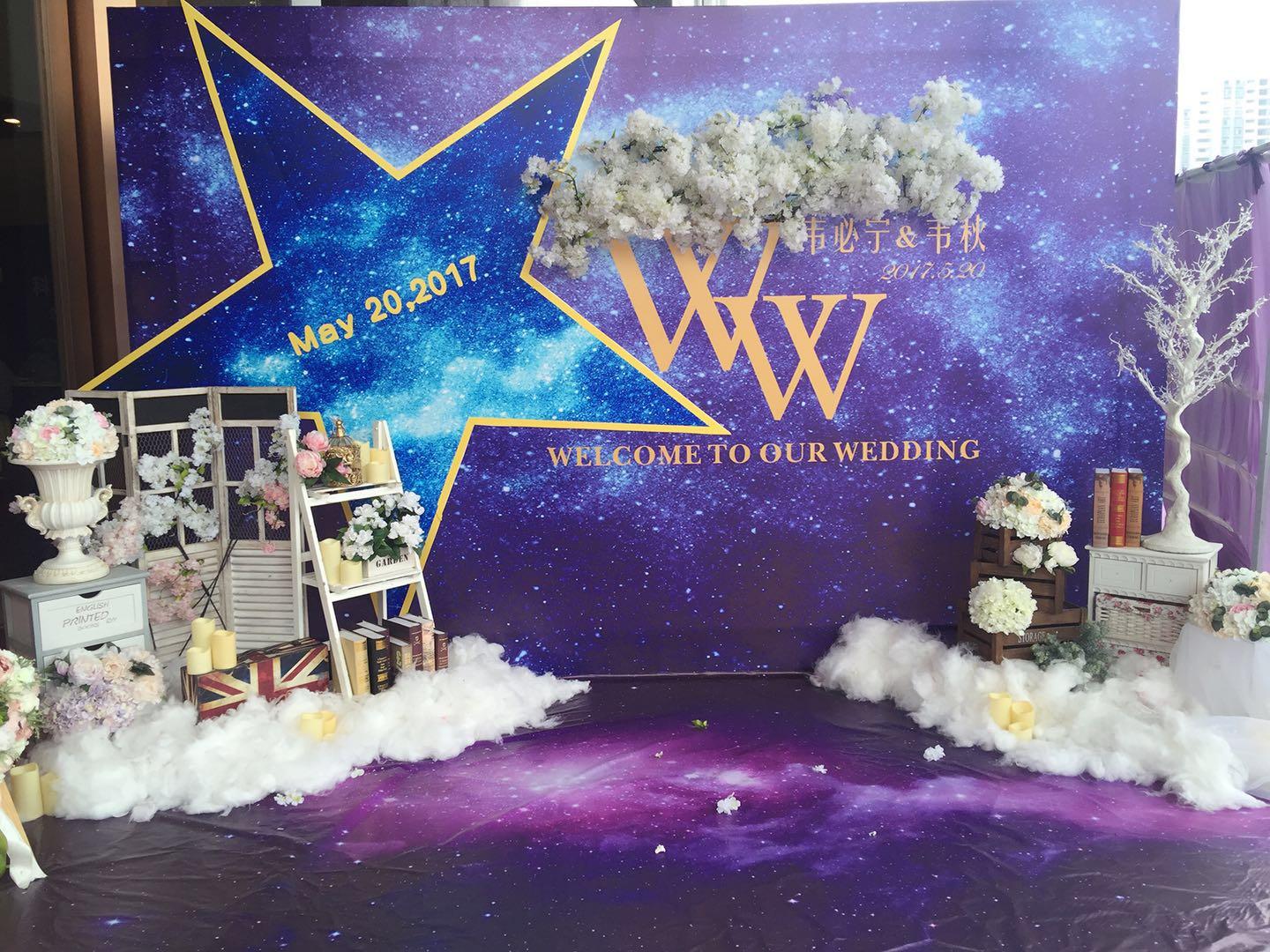 星空主题镜面T台梦幻深蓝色婚礼布置