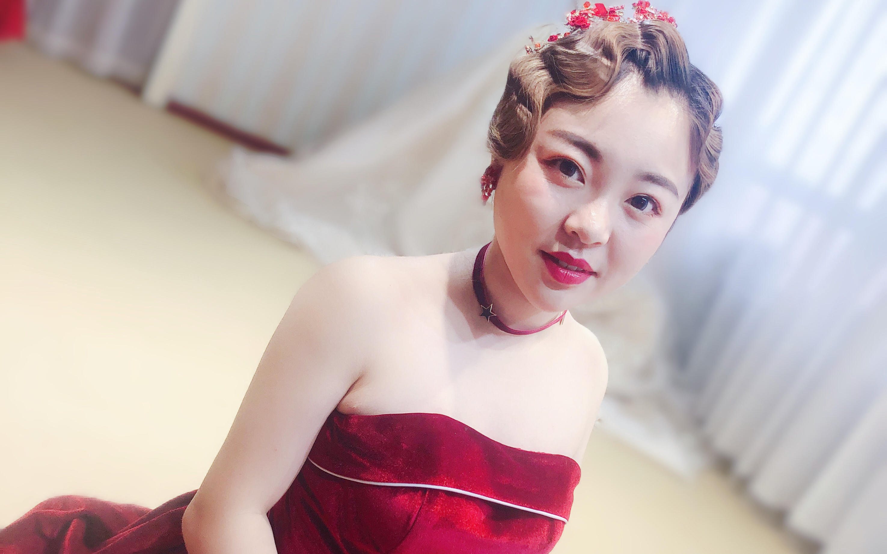 复古敬酒服造型 丝绒敬酒服显瘦