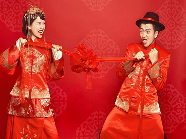 婚纱套餐：中式出阁服+齐地婚纱