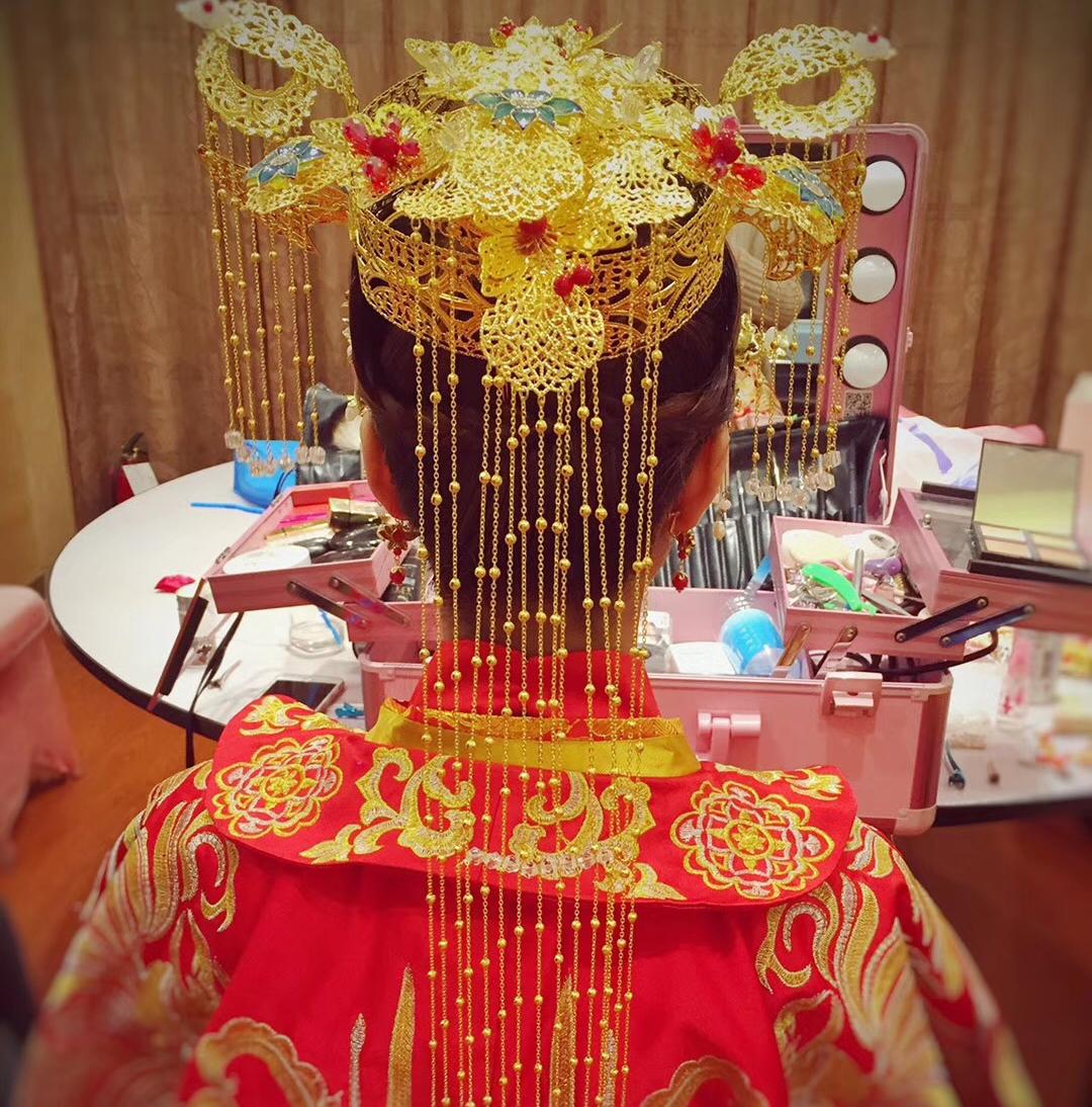 维诺高级化妆师全程跟妆 送伴娘妆+免租伴娘服6件