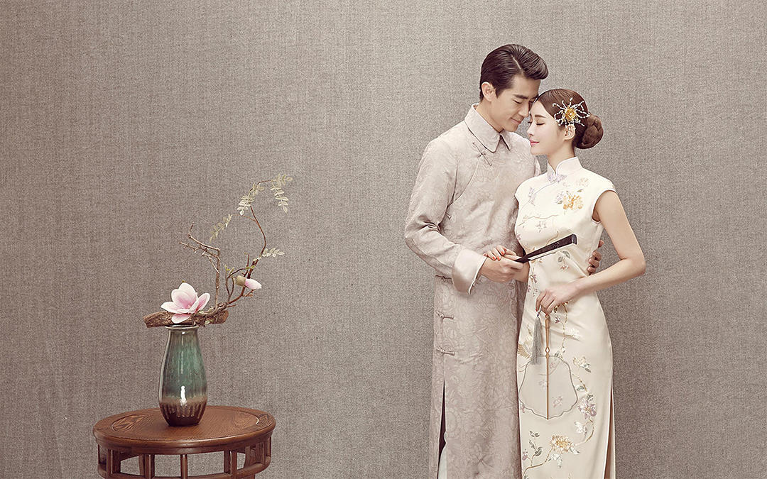 【火爆来袭】夜光婚纱+底片全送+鲜花造型+全包价