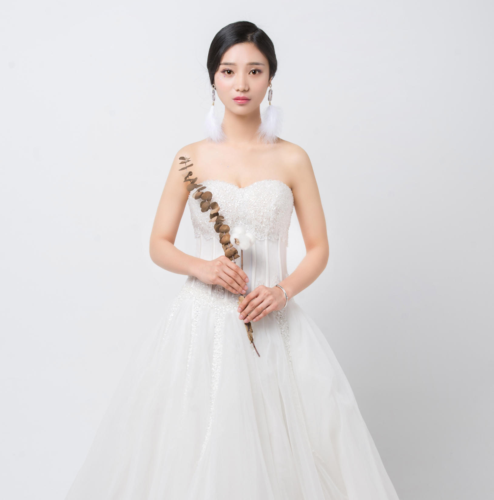 梦幻婚纱4件套+4套伴娘服+总监化妆团队
