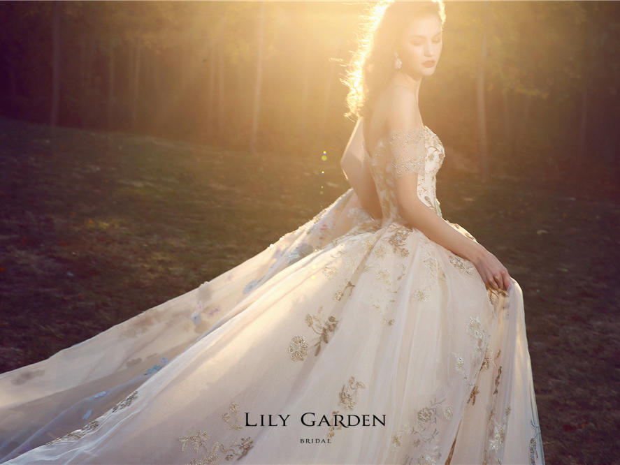 新锐设计师品牌KL轻柔婚纱典范