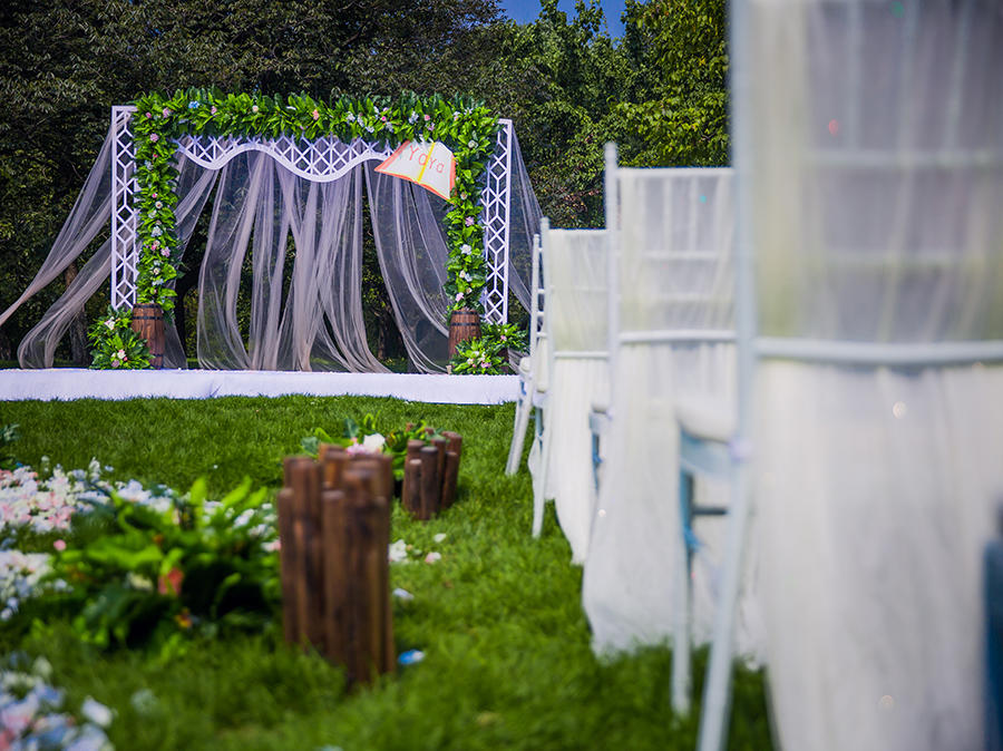 艾诺山西晋祠宾馆户外草坪婚礼