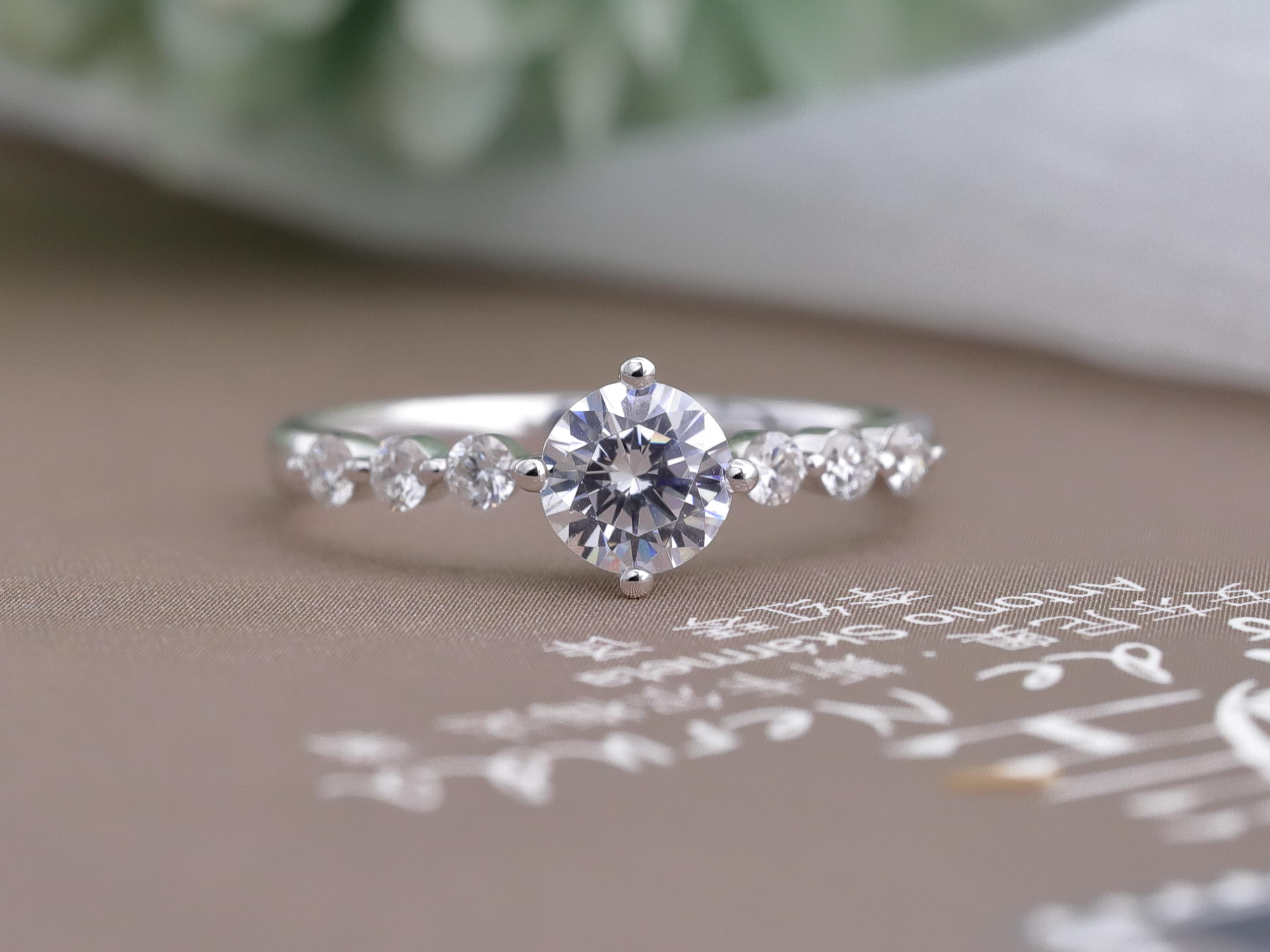 钻享一生轻奢设计款琴瑟四爪定制结婚钻石戒指