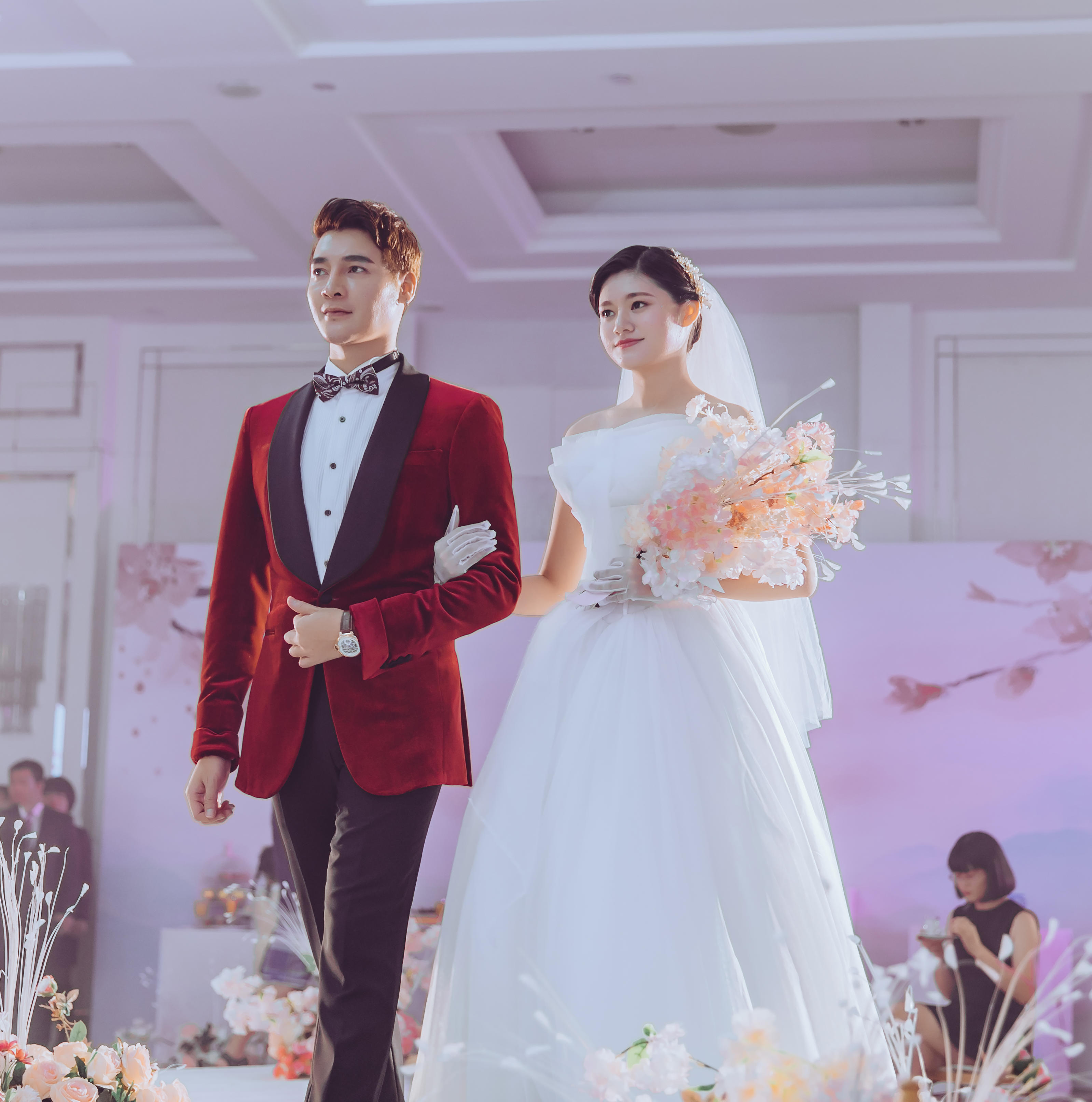 【超值婚纱礼服租赁】备婚新人必看