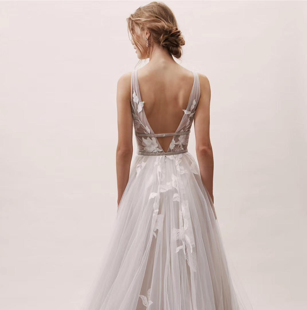 【轻纱婚纱】超值热卖设计师款婚纱六件套