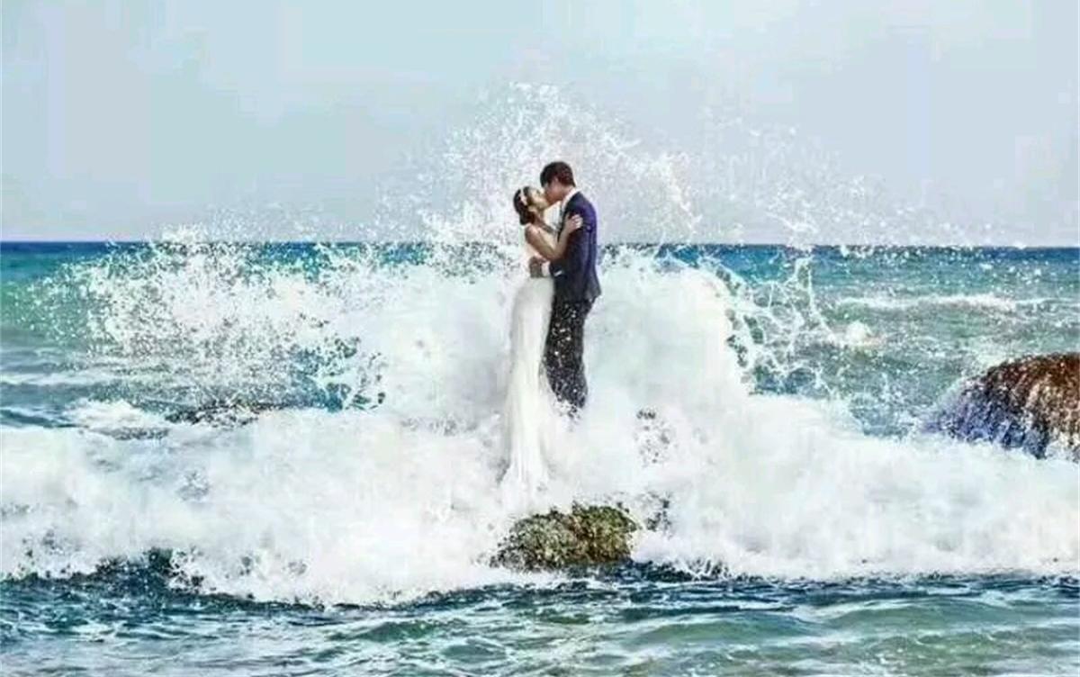 游艇出海+馬場(chǎng)+圣托里尼+無(wú)人機(jī)航拍+夜景+酒店