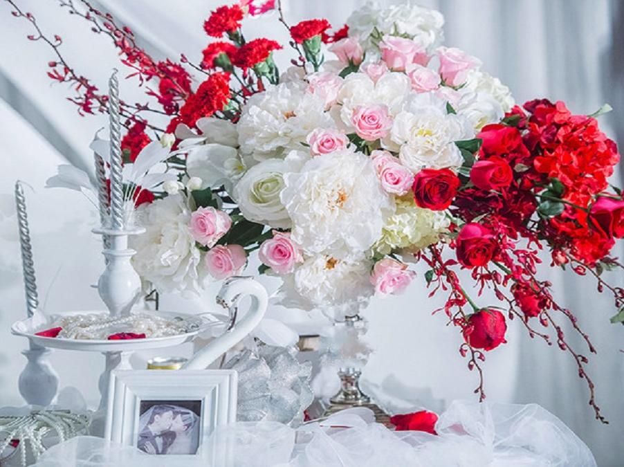 繁花簇拥红色白底婚礼含老板亲自司仪化妆摄像摄影