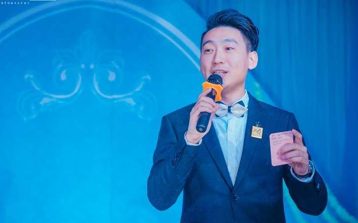 传奇婚礼执行团主持人·崇乐