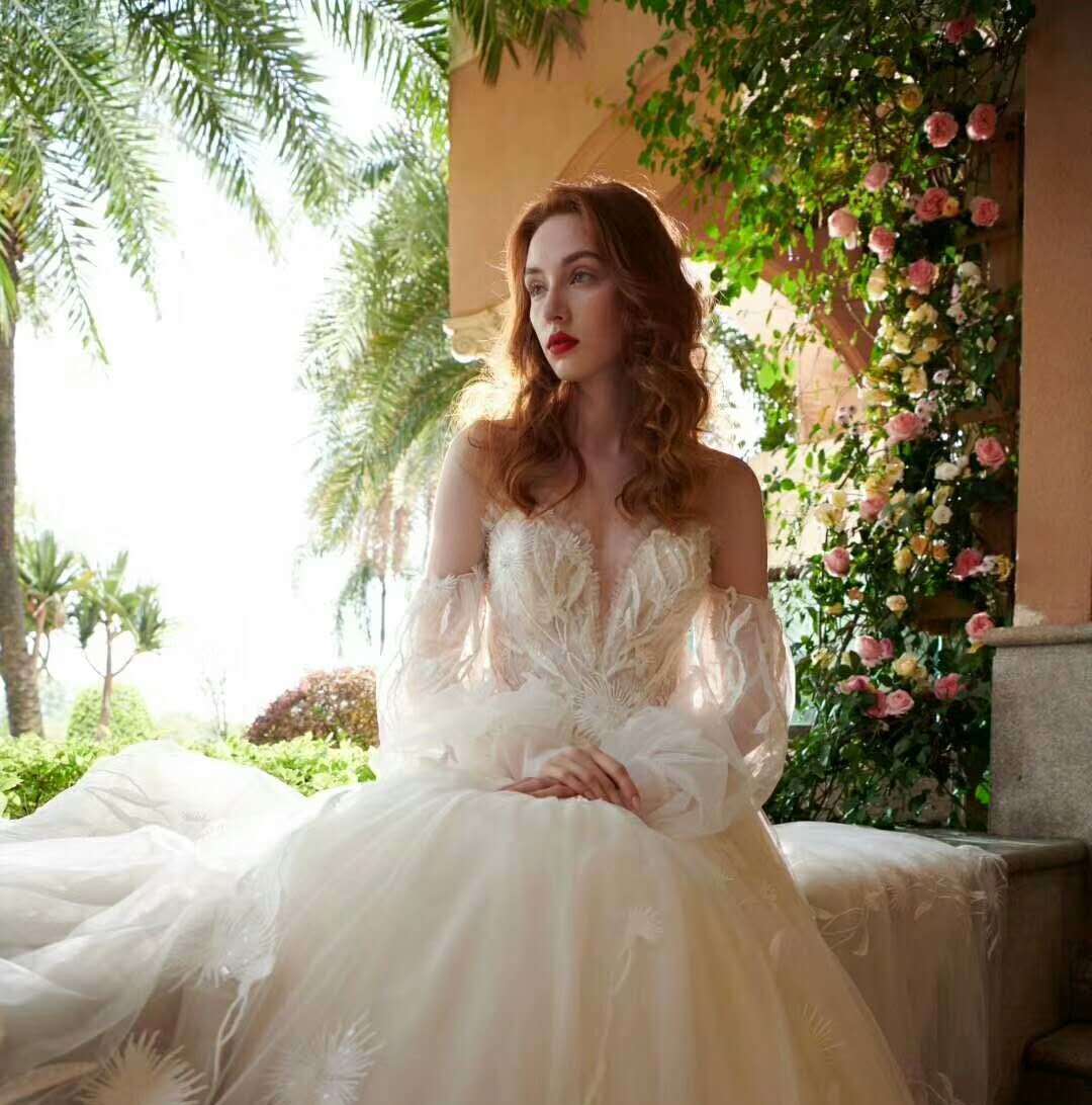          佳年华婚纱礼服馆