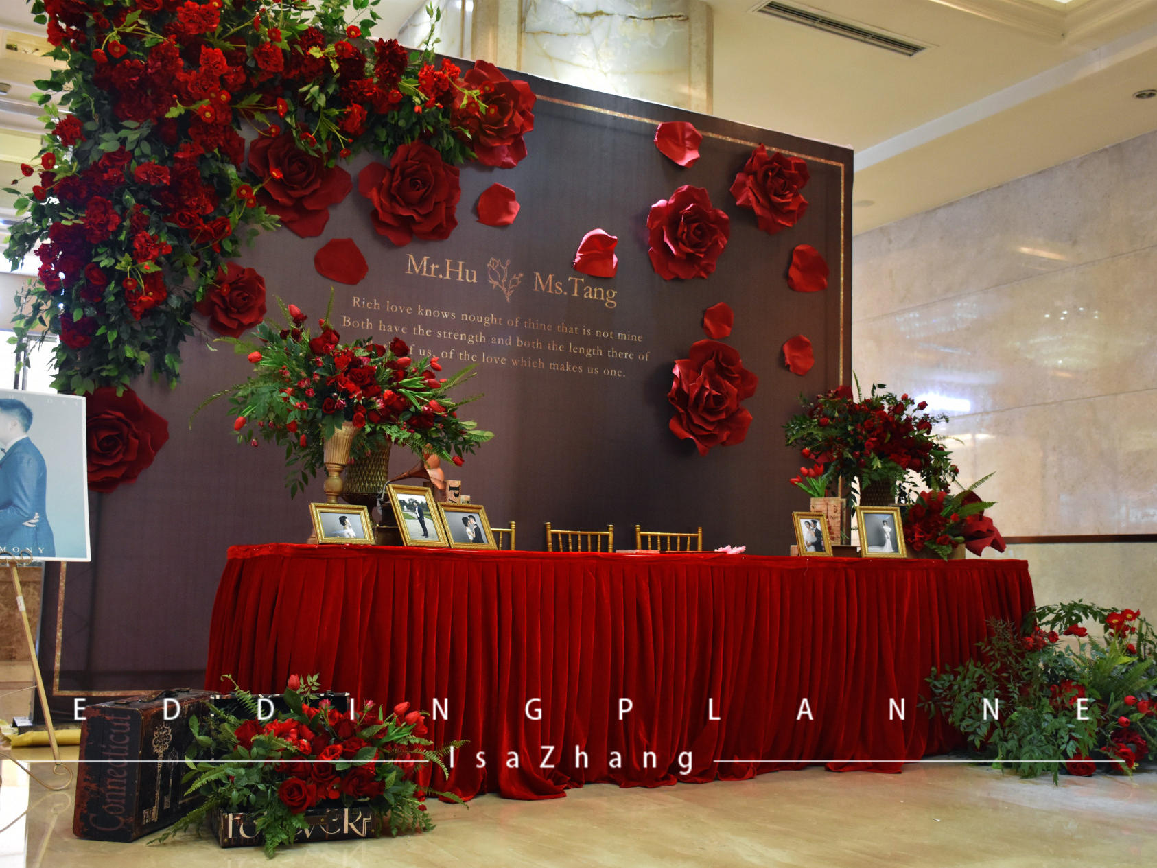 眉山室内案场婚礼复古红色