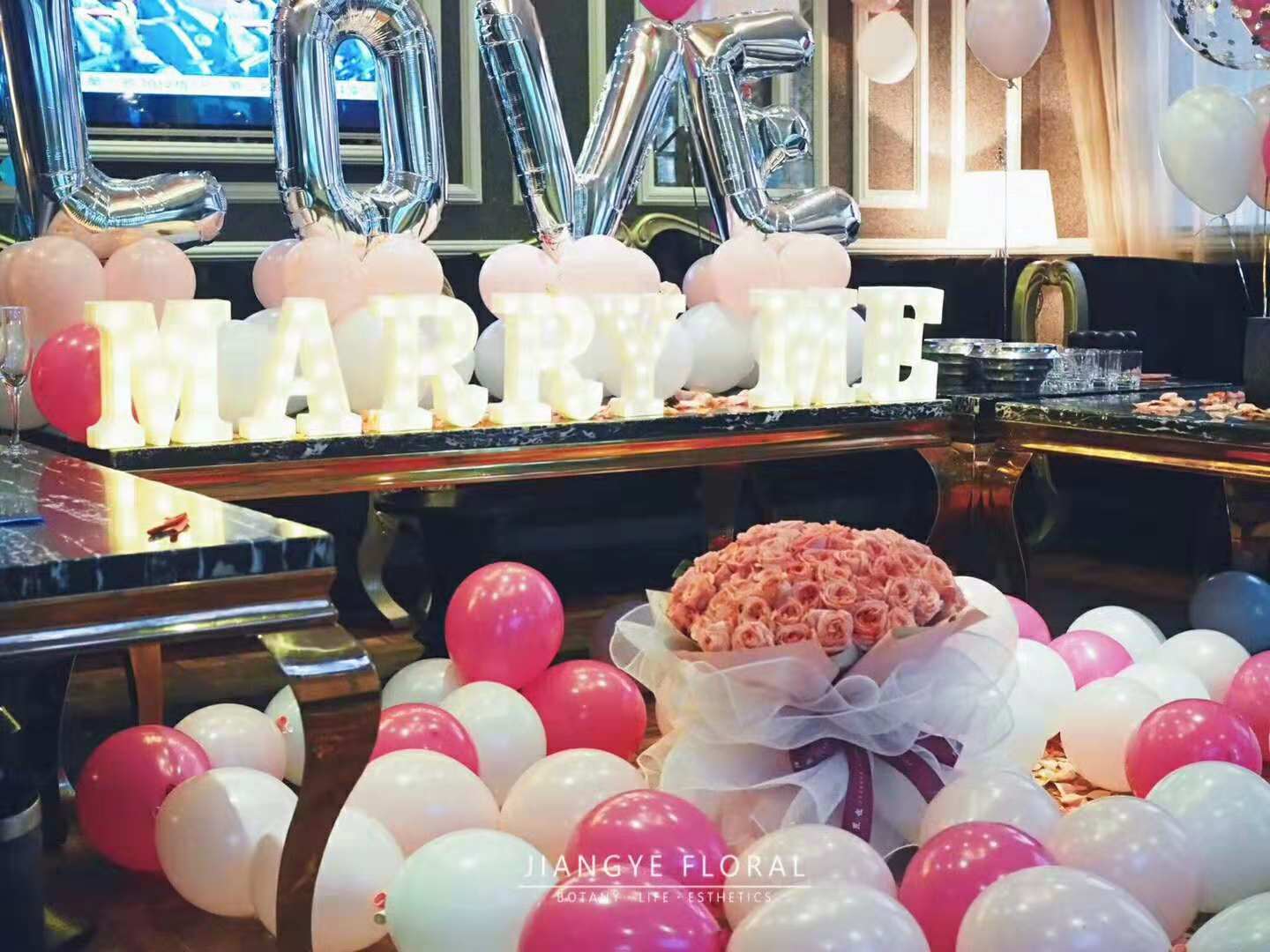 千寻婚礼求婚套餐——气球布置+玫瑰花束