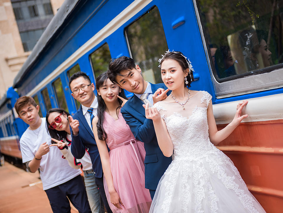 爱啦婚礼全天婚礼跟妆+专业跟拍