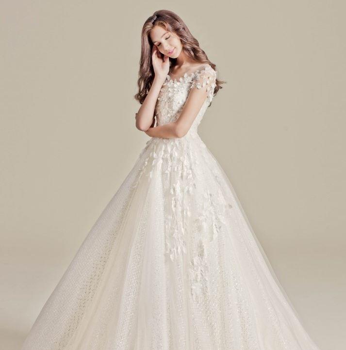 【慕莎推荐套餐】婚纱+礼服+跟妆