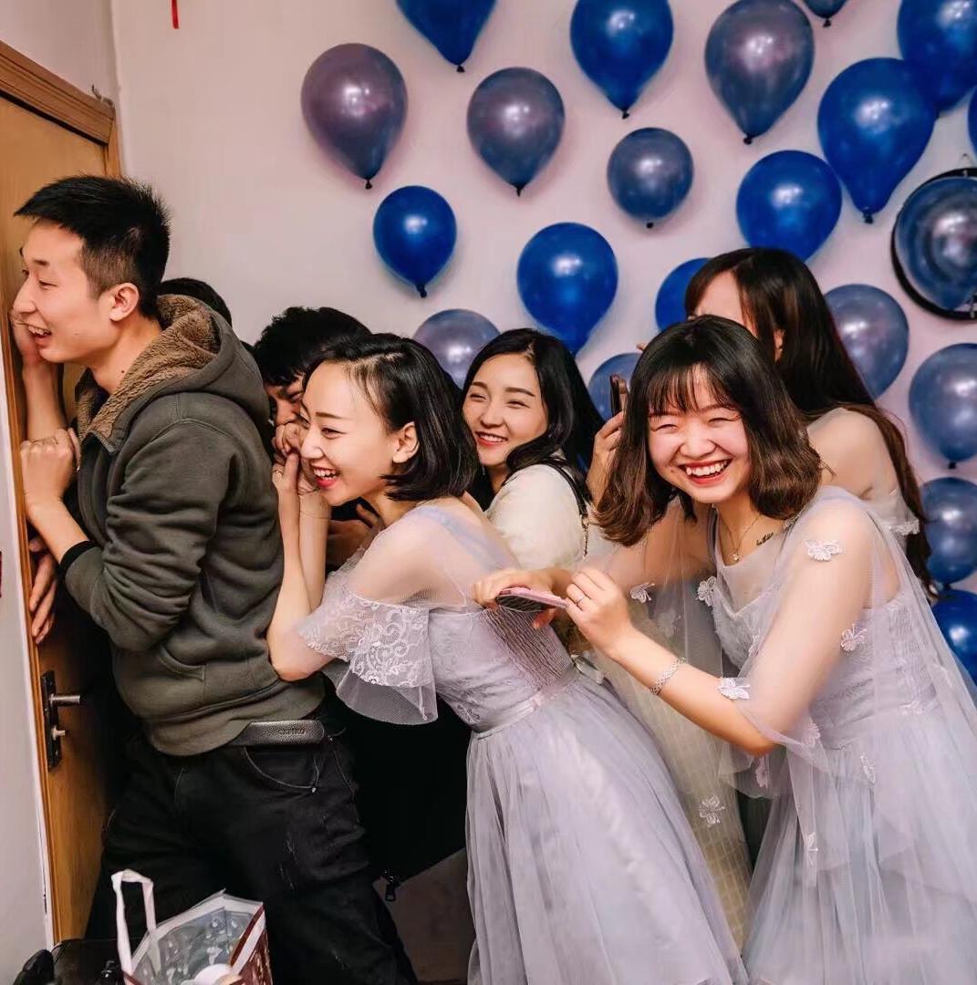 1280精美婚纱礼服，跟妆套餐