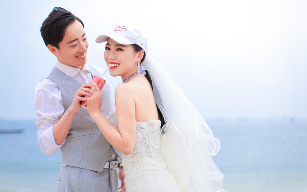 游艇出海+包邮+跑车+2晚酒店+专车游+航拍