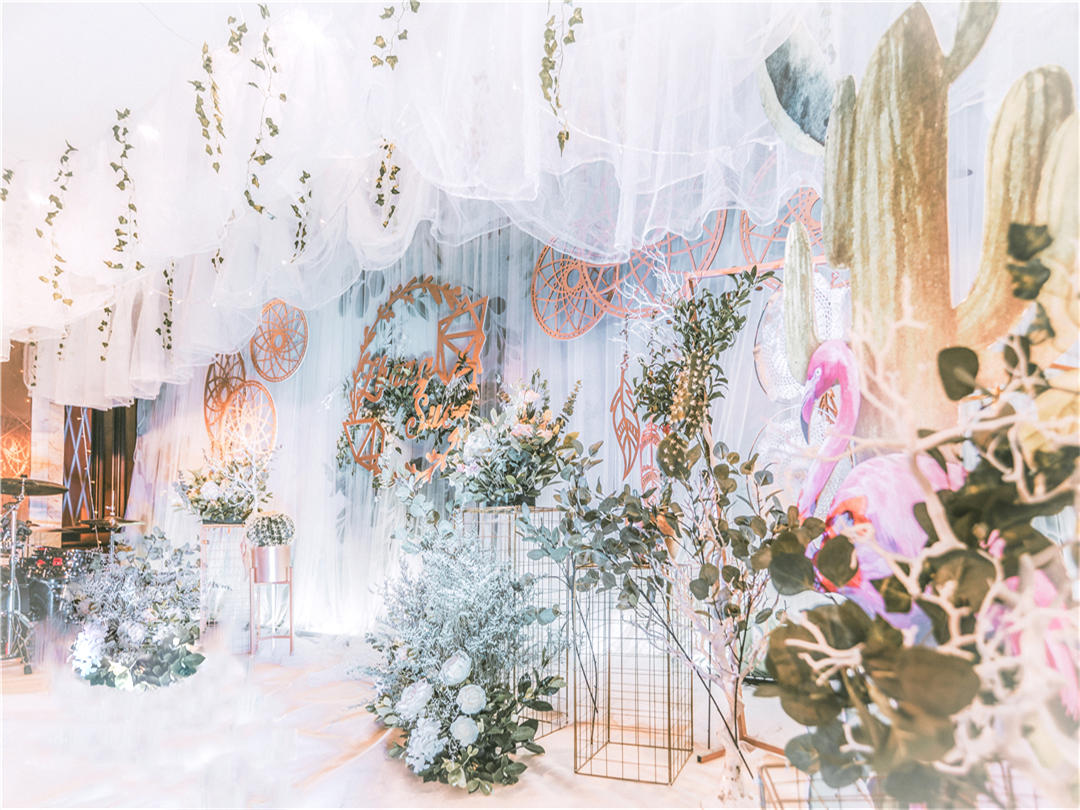 白金色搭配ins风婚礼现场