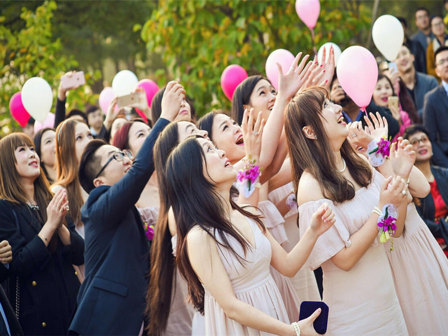 婚礼主持+化妆+拍照+录像+场地布置+音乐督导