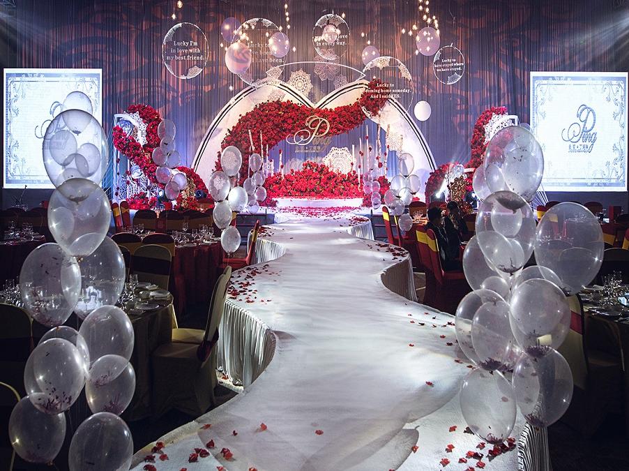 繁花簇拥红色白底婚礼含老板亲自司仪化妆摄像摄影