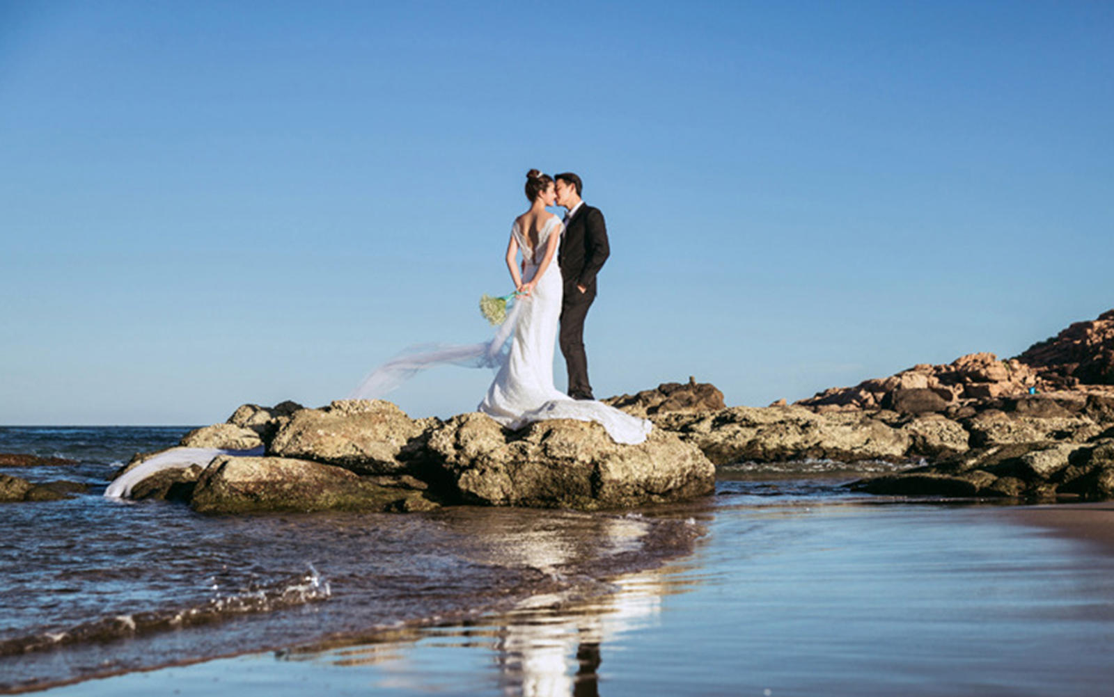 補貼千元路費+住宿2晚+游艇出海+包郵+服裝任選