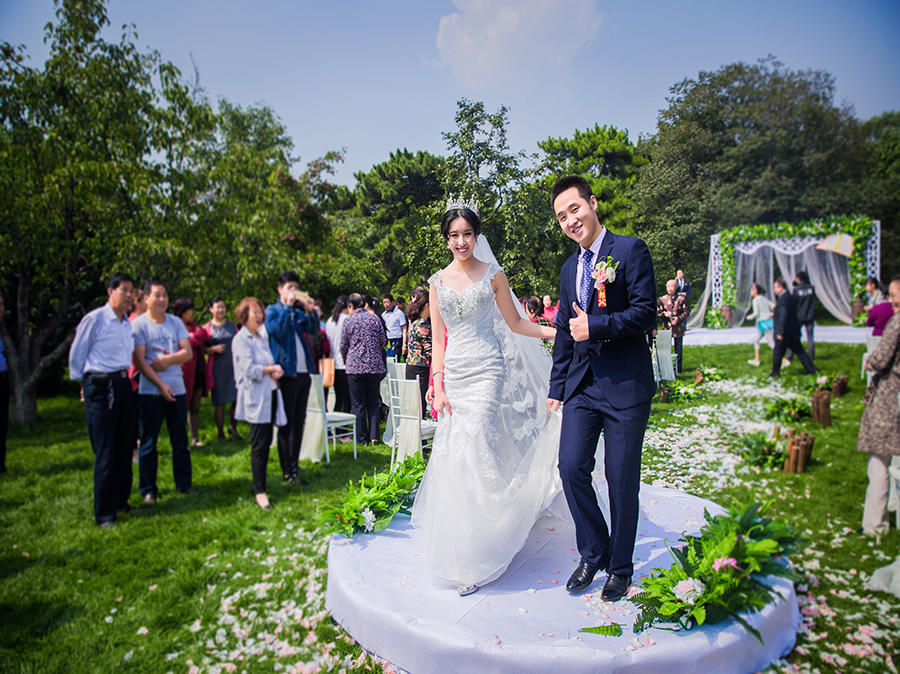 艾诺山西晋祠宾馆户外草坪婚礼