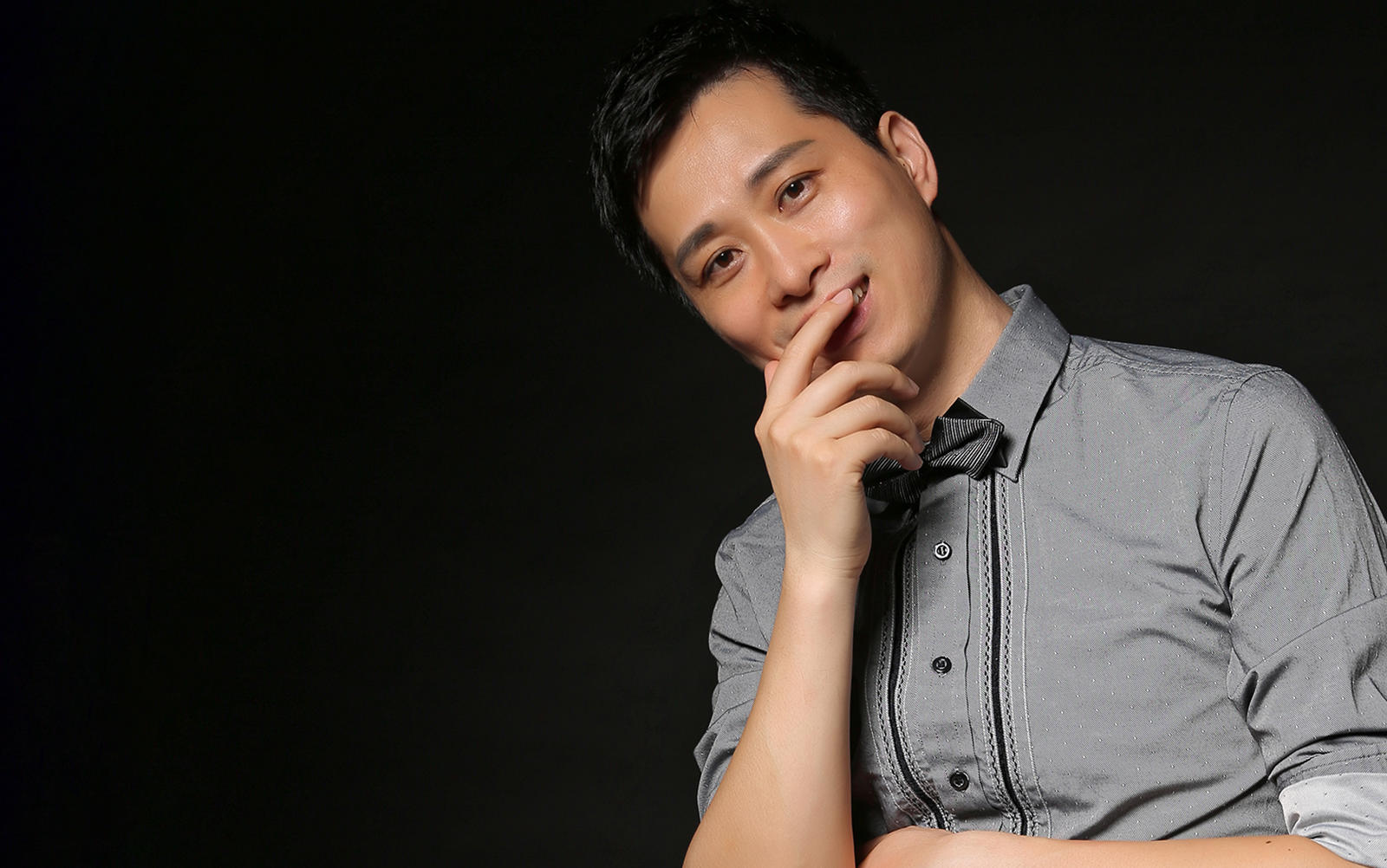 康康（工作室创始人 网红明星主持 精准的选择）