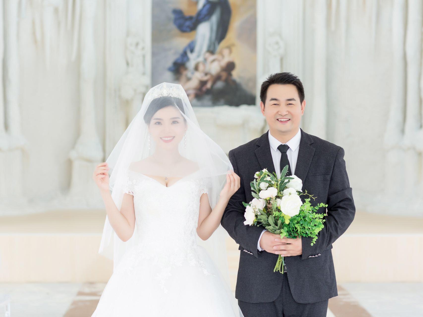 资深档全程跟妆韩式，唯美简约妆容，送一位伴娘妆