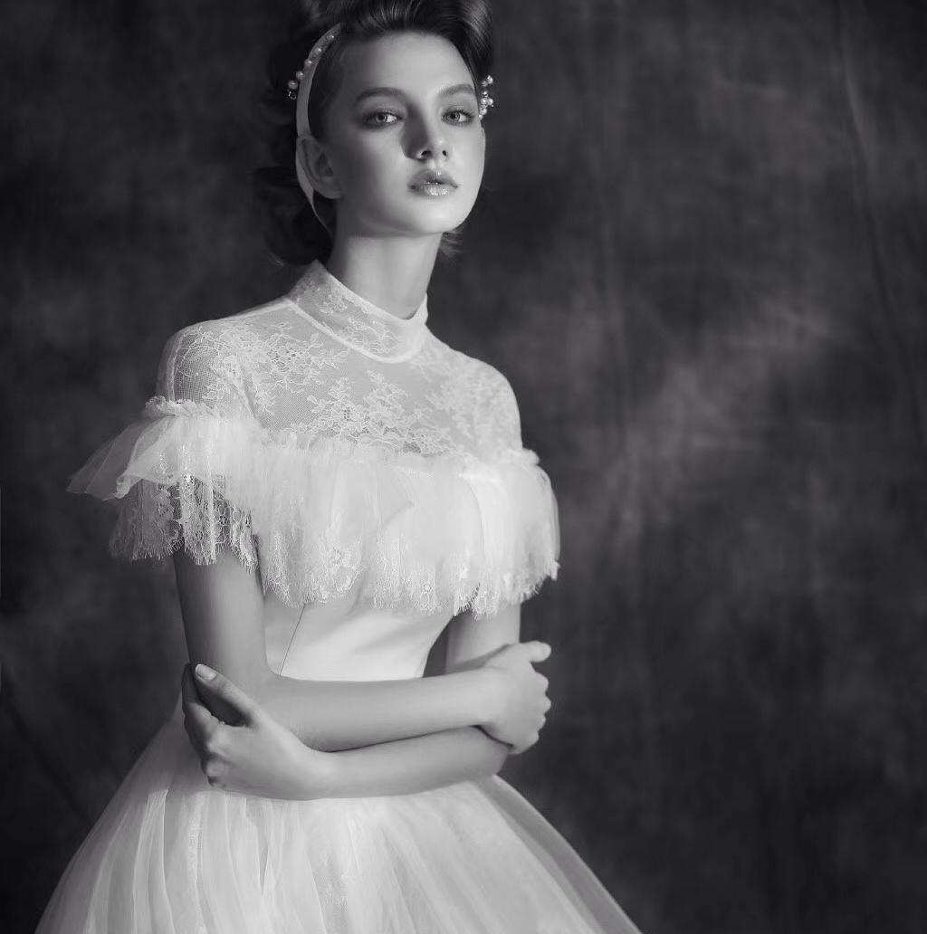 【轻纱婚纱】复古蕾丝缎面高领出门纱