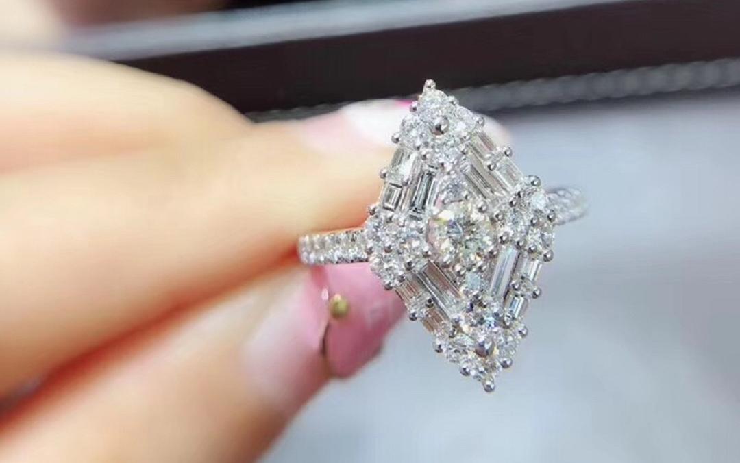 18K金菱形求婚结婚女戒钻戒