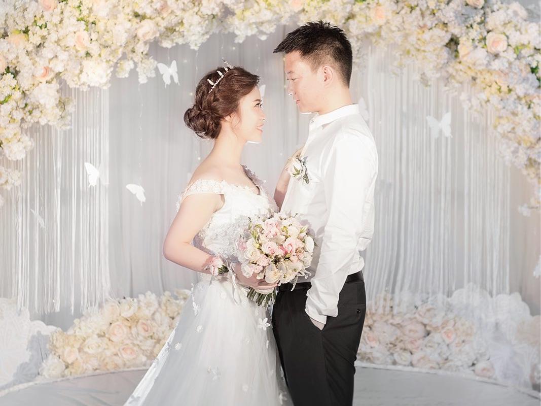 意芙婚礼—韩式樱花蝴蝶拱门 浪漫套系