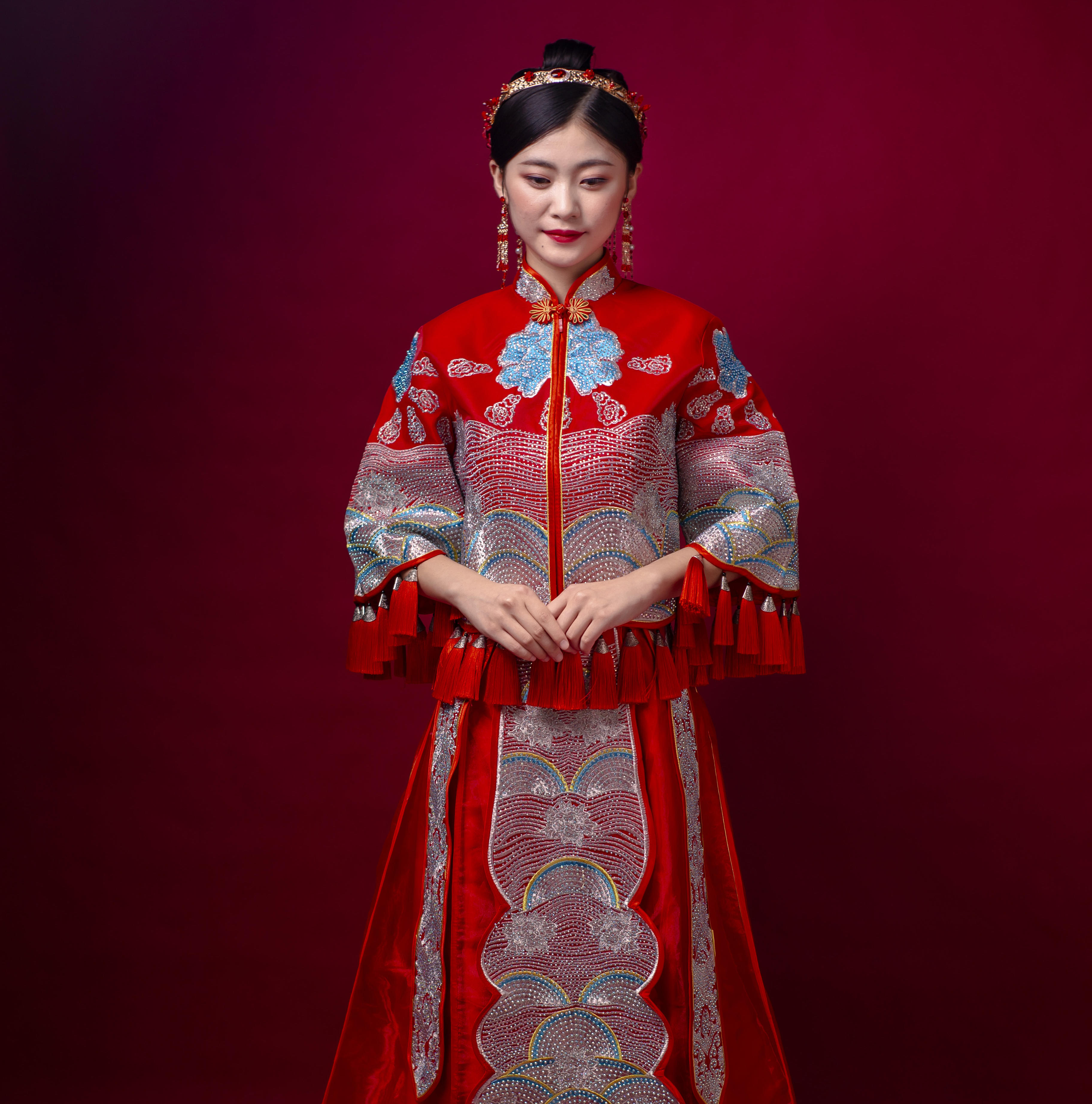 <惊爆套餐>仪式主纱+秀禾服+跟妆+伴娘服