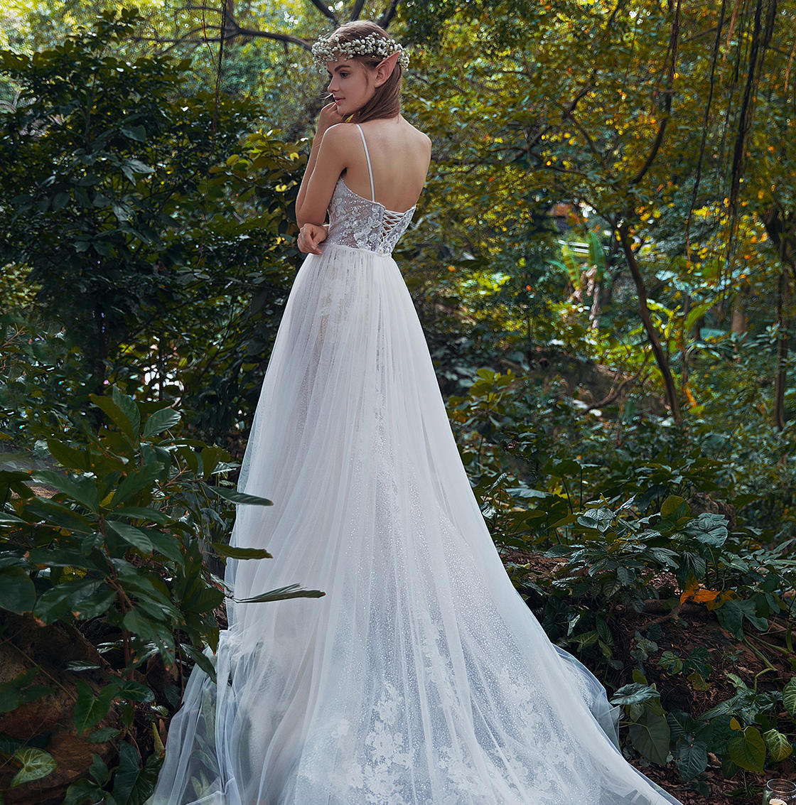 首席跟妆+拖尾主纱三件套+赠送伴娘服