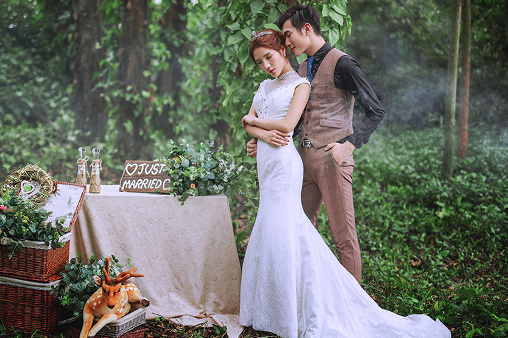 3999“罗曼蒂克”婚纱套系