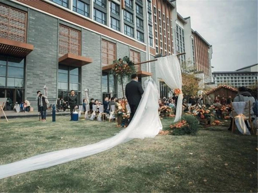 简约田园风户外婚礼+主持+化妆+2录像+拍照