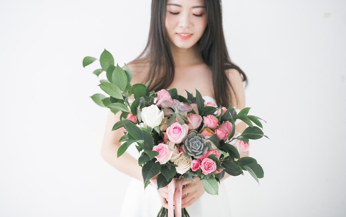 气质女王手捧花（多肉、粉白、自然）