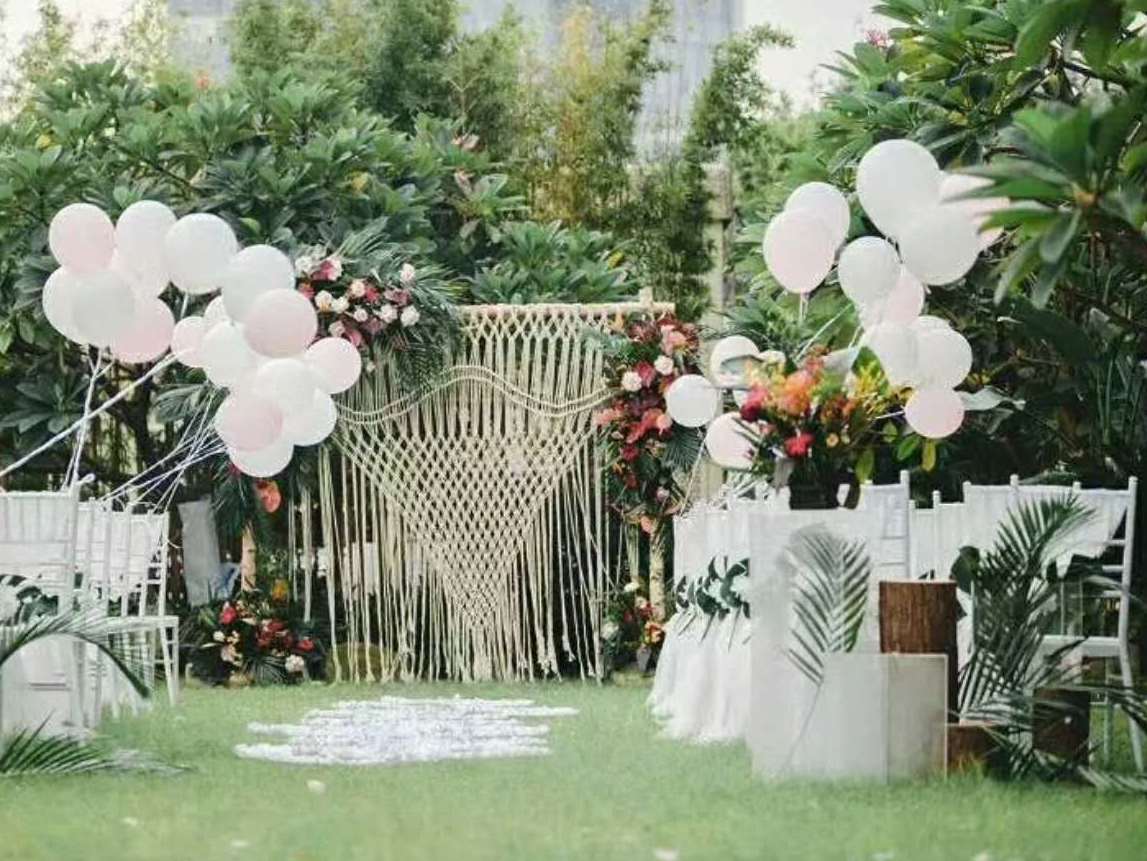 户外草坪铺梦网鲜花小型婚礼送席前回放