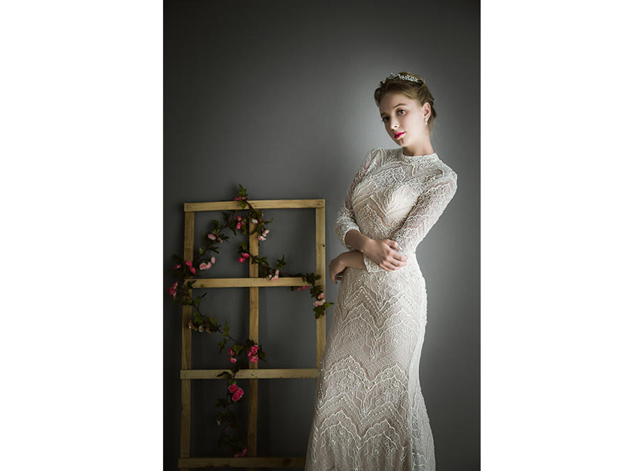 实拍法国蕾丝面料随体主纱礼服