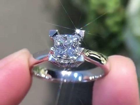 小宛钻石完美镶嵌公主方钻石戒指