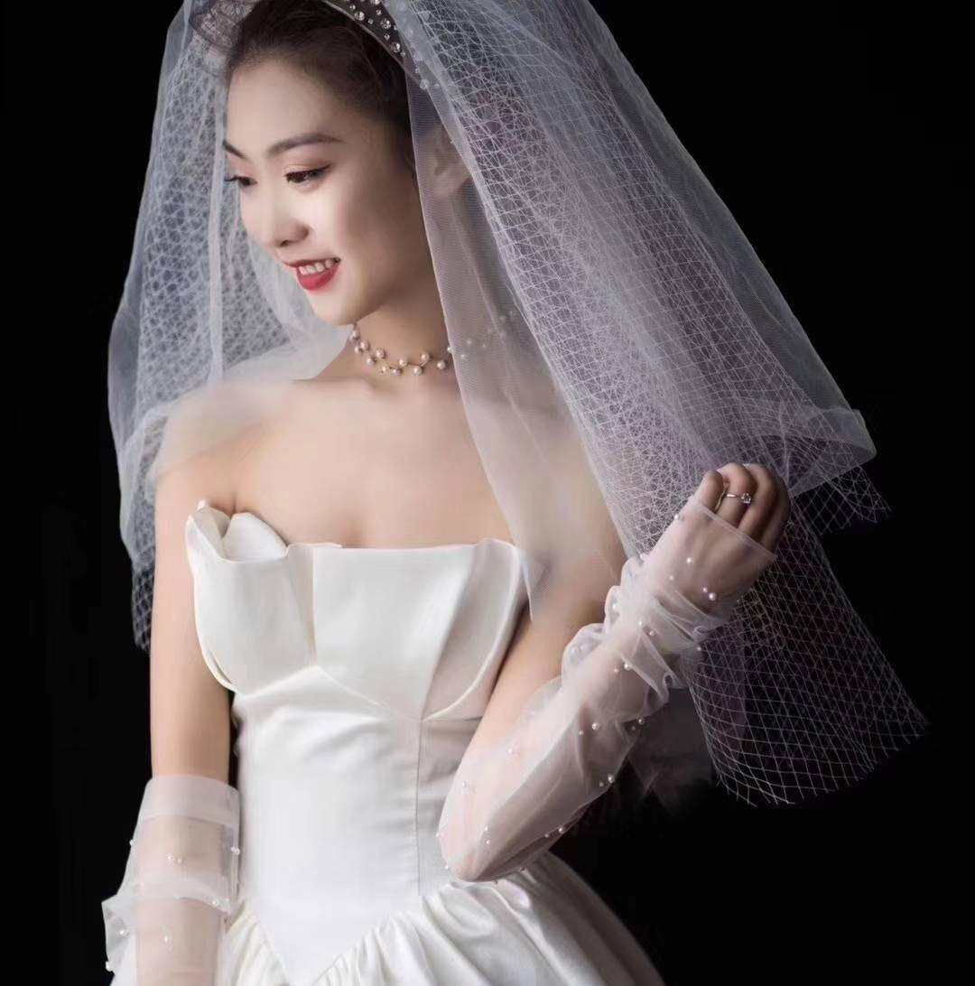 【拉薇必定款】巴塞罗那高定婚纱+跟妆+伴娘服套餐