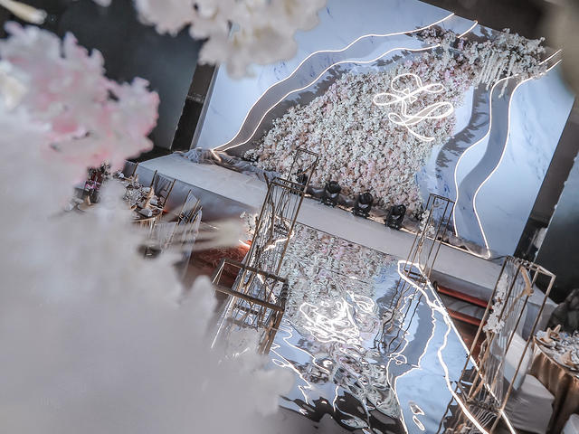 爆款暗场主题 结婚实用礼包等你拿 【含婚礼人员】