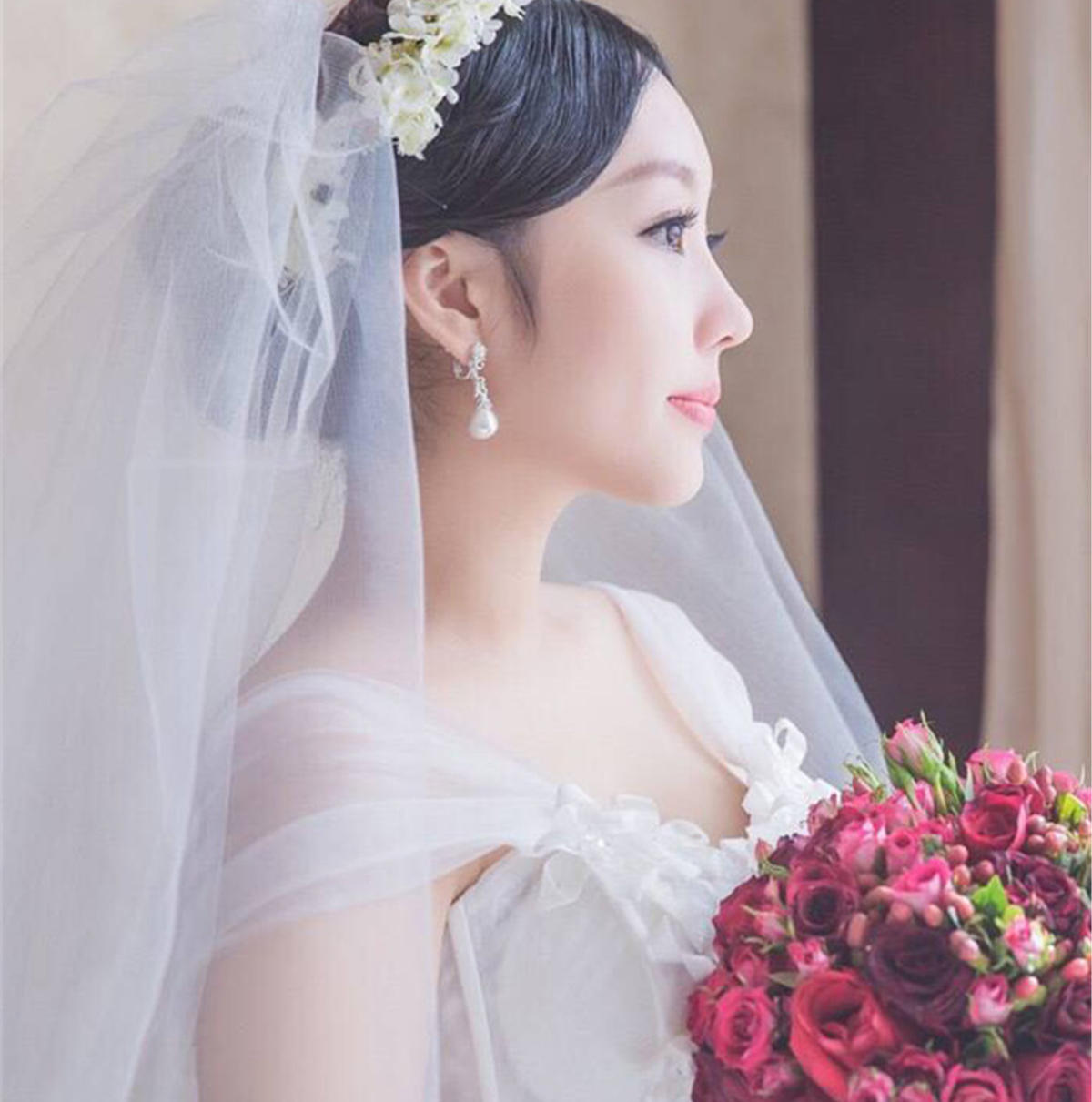 高档齐地婚纱敬酒服套餐（含婚礼跟妆）