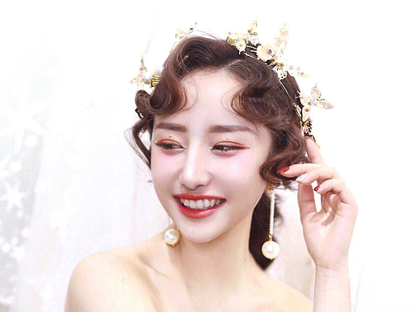 资深档新娘全程跟妆+全天奢华系列饰品