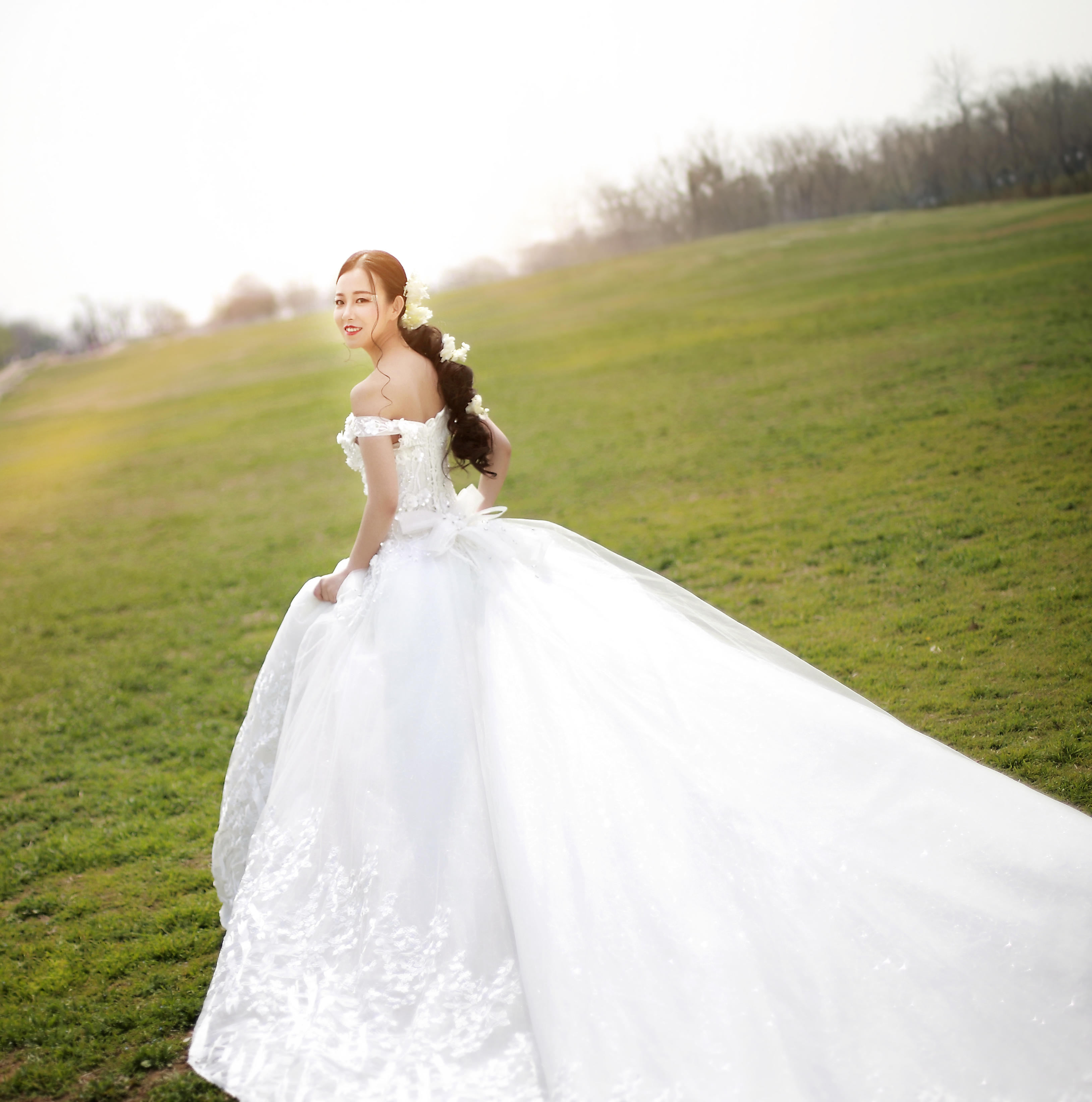 【婳琋】试营业3米长拖主婚纱＋镶钻刺绣华服＋礼服