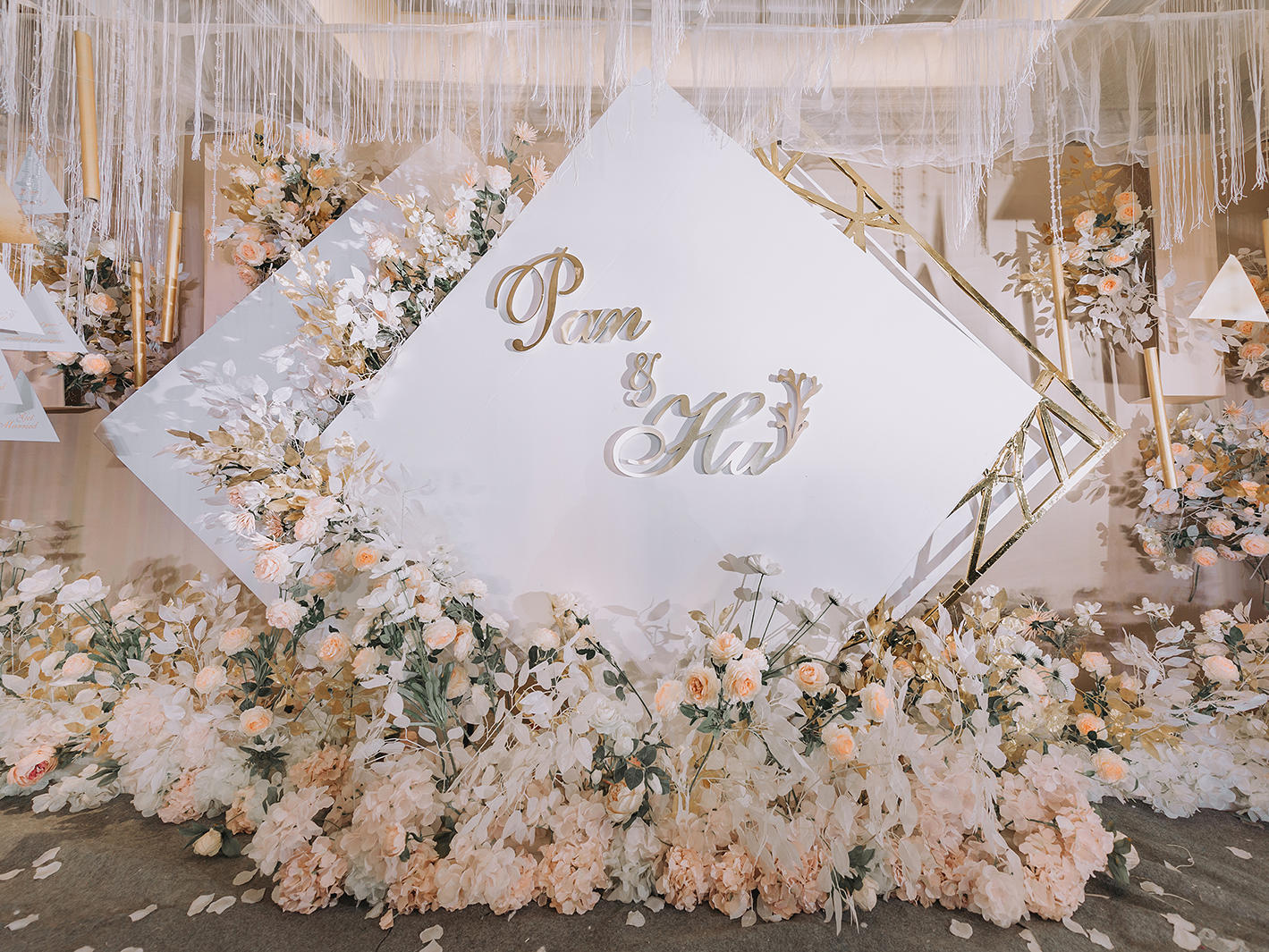 中小型酒店 大气唯美香槟金婚礼 赠顶部造型设计