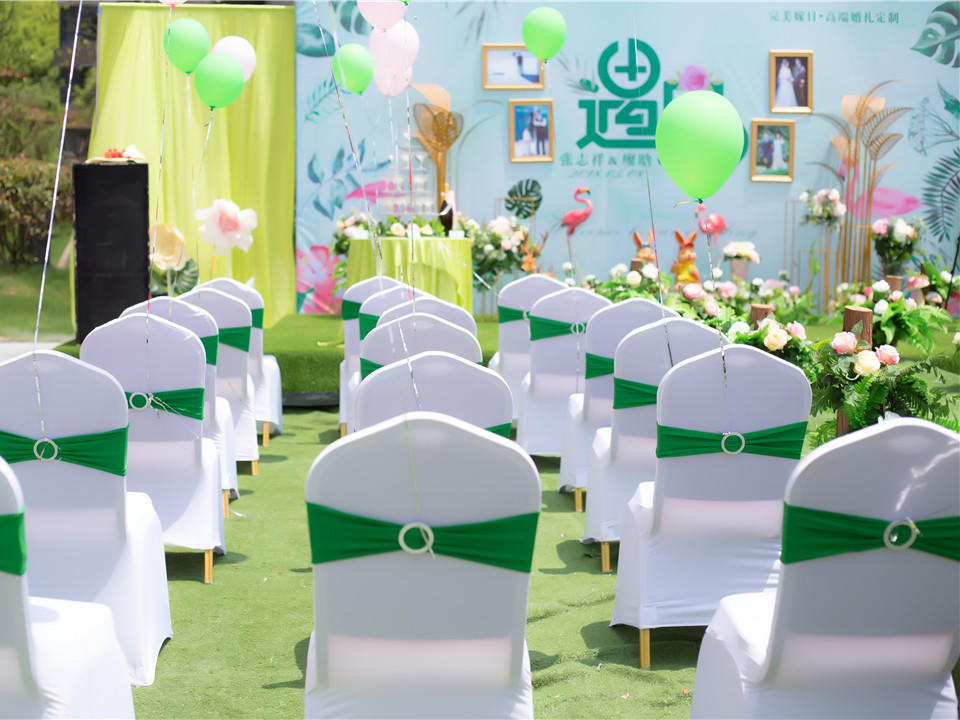 户外浅绿色系草坪婚礼-小区广场婚礼
