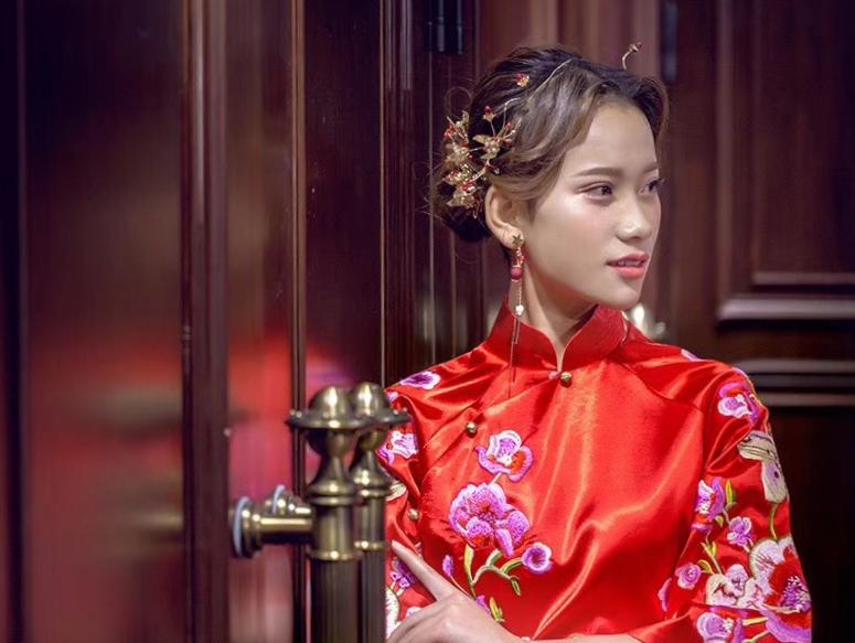 【完美新娘礼服彩妆馆】主管化妆老师全程跟妆