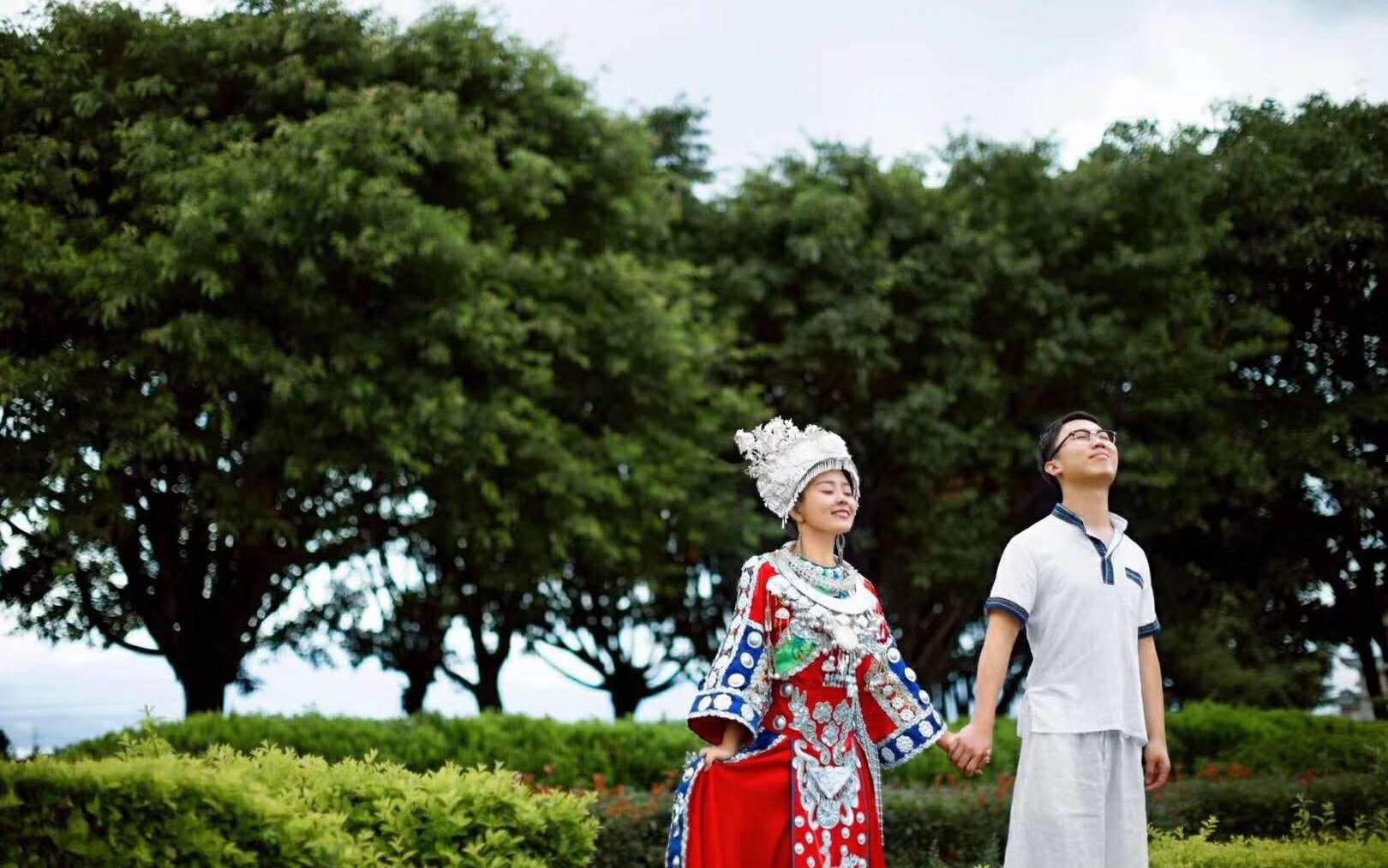 丽江旅拍：八服八造+一对一+双人游一天+本地实景
